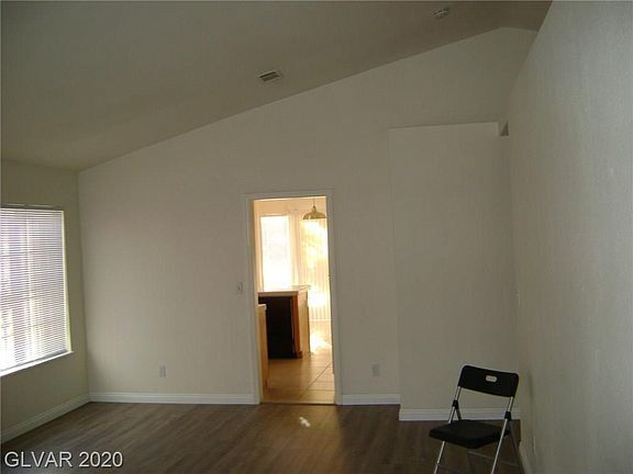 Fresh Paint New Laminate Flooring Open Living House For Rent In