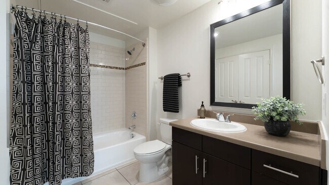 Baño - Union at Carrollton Square