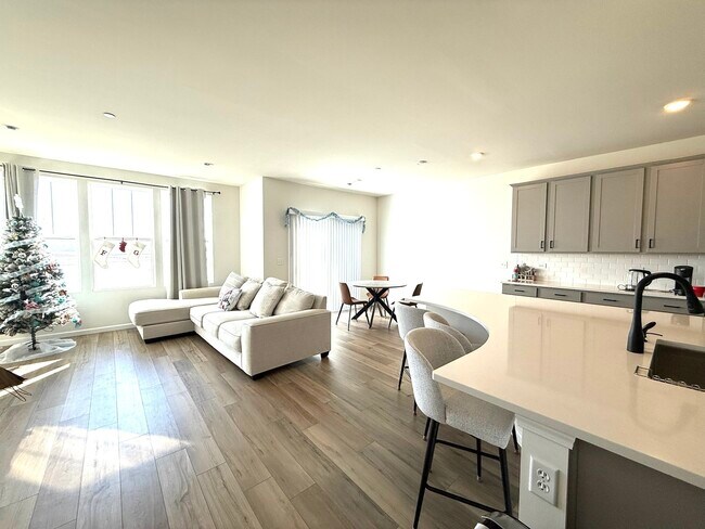 Foto del edificio - 5963 Hawkweed Dr