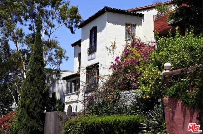 Foto del edificio - 6684 Bonair Pl