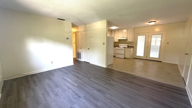 Building Photo - 827 Briandav St