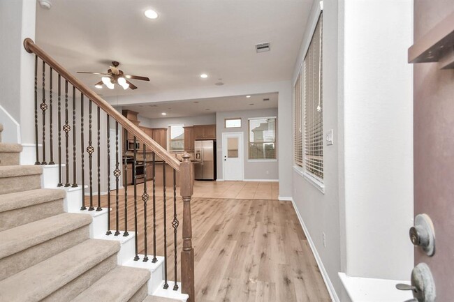 Building Photo - 23318 Isola St