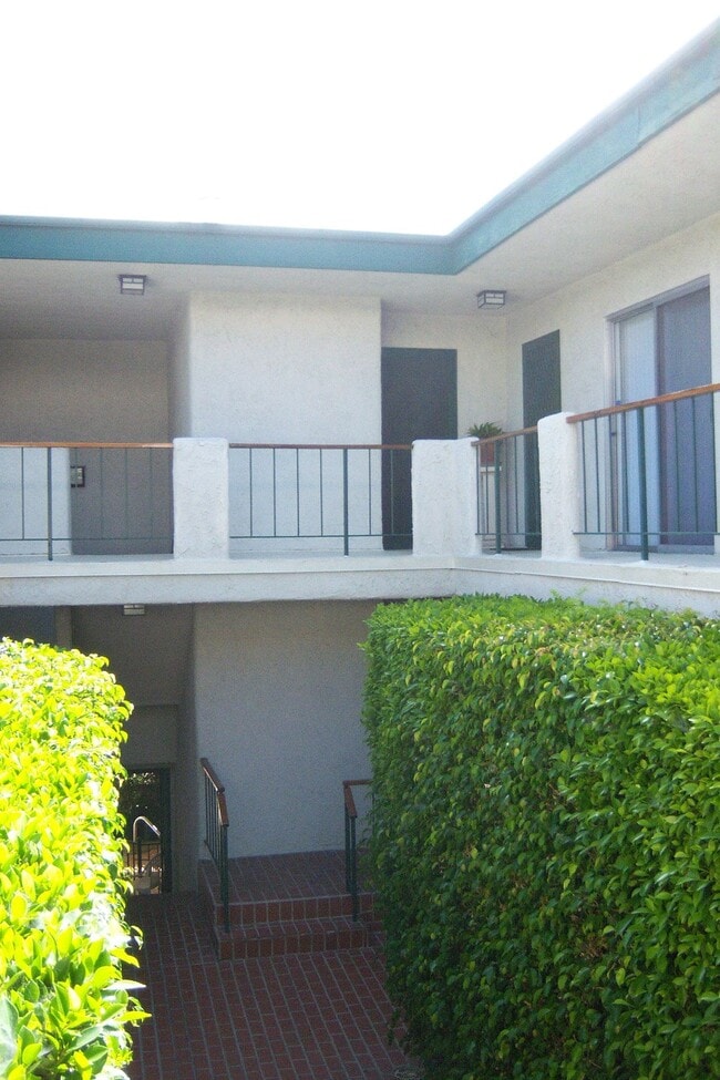 Building Photo - 3649 Glendon Ave