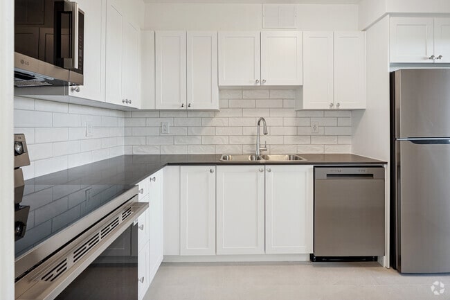 2BR, 1BA - 935SF - Kitchen - 1360 Danforth Road