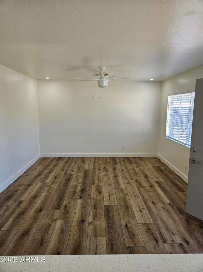 Foto del edificio - 827 E Marlette Ave