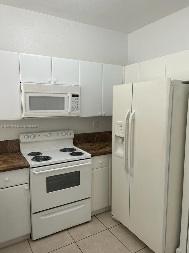 Foto del edificio - 1652 SE 28th St