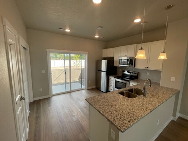 Building Photo - Brand New Townhome with Private Patio!