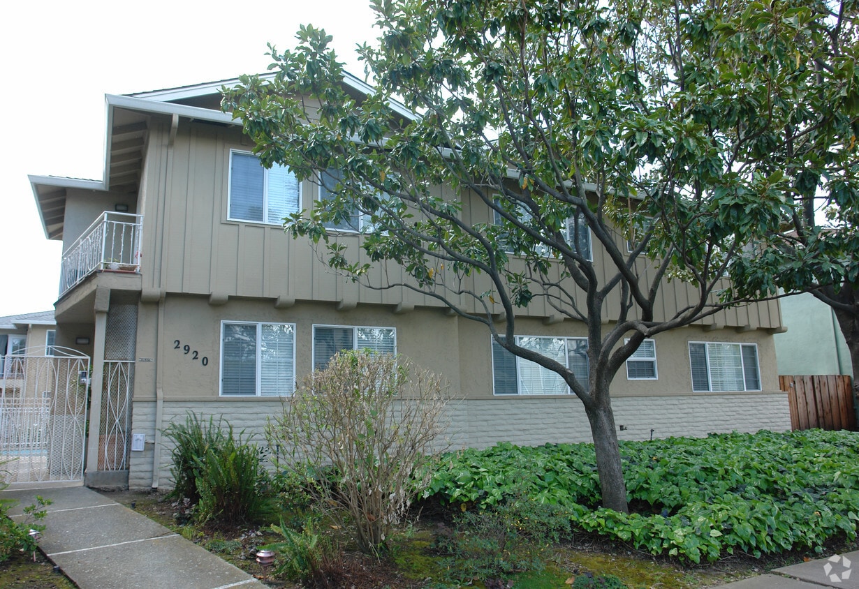 Primary Photo - 2920 Huff Ave