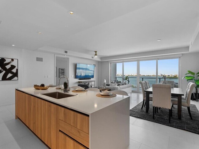 Foto del edificio - 1020 Sunset Point Rd