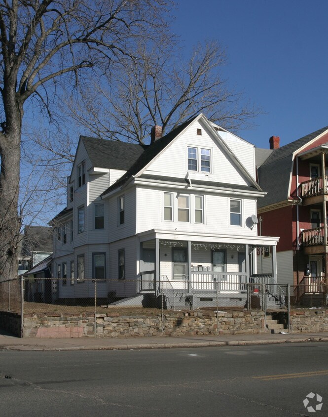 Foto del edificio - 1572-1574 Park St W