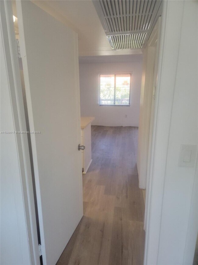 Foto del edificio - 2194 W 60th St