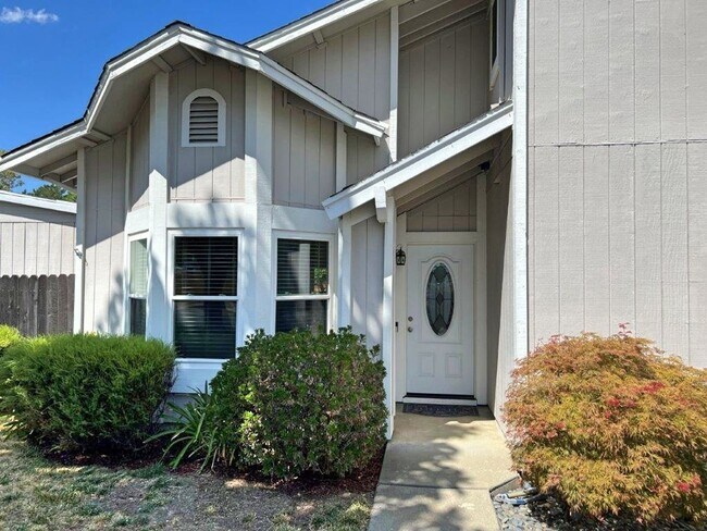 Foto del edificio - BEAUTIFULLY REMODELED 2 STORY VACAVILLE *S...