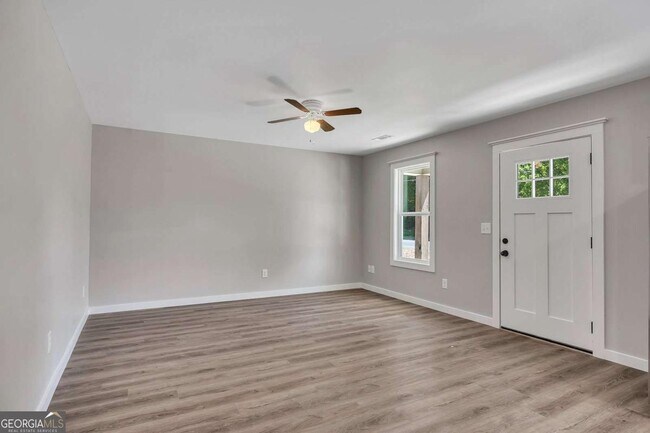 Foto del edificio - 411 Hardy Ave SW