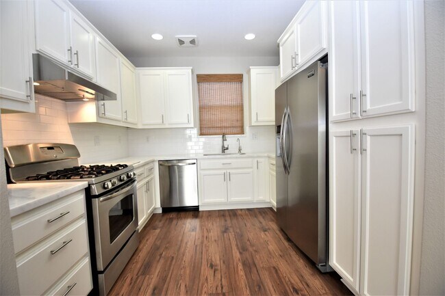 Building Photo - 845 Bronze Ln