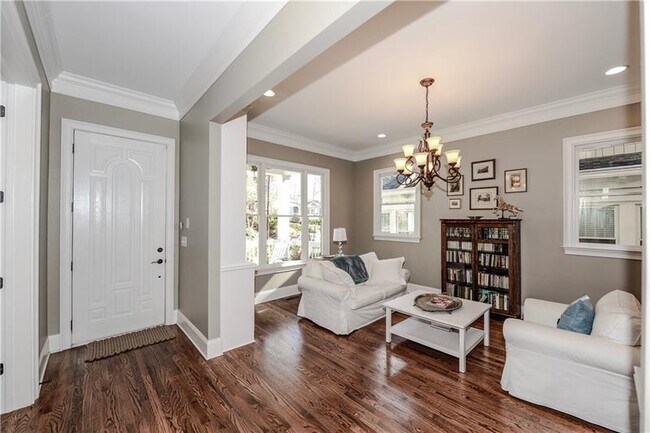 Building Photo - 255 Lindbergh Dr NE