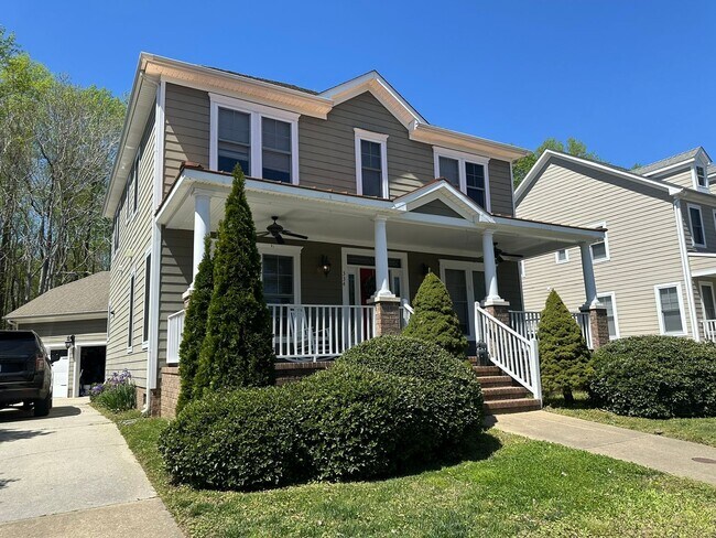 Building Photo - SPACIOUS 4 BED 3.5 BATH SF HOME