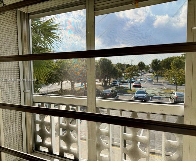 Building Photo - 16701 NE 14th Ave