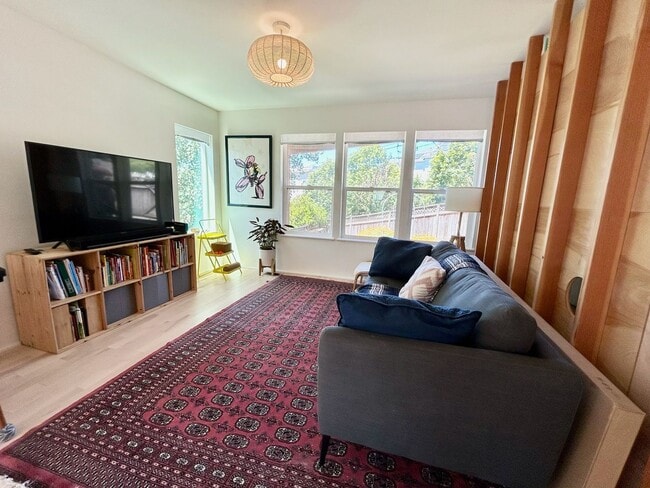 Building Photo - PRAGER DUPLEX