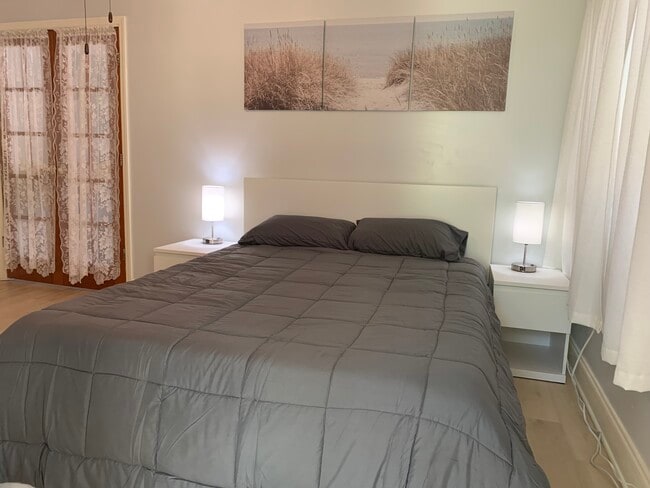 Building Photo - 1420 Alicia Ave