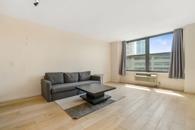 Building Photo - 102 Christopher Columbus Dr