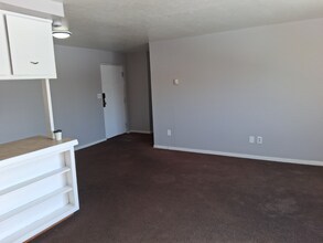 Building Photo - 1885 N Taylor Rd