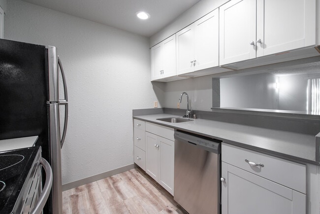 Building Photo - Parkridge Townhomes