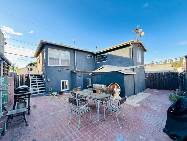 Building Photo - North Ave 49