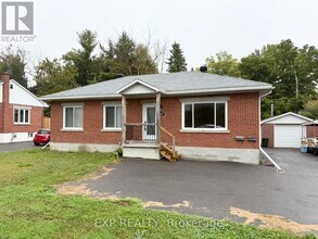 Building Photo - 837 Blair Rd