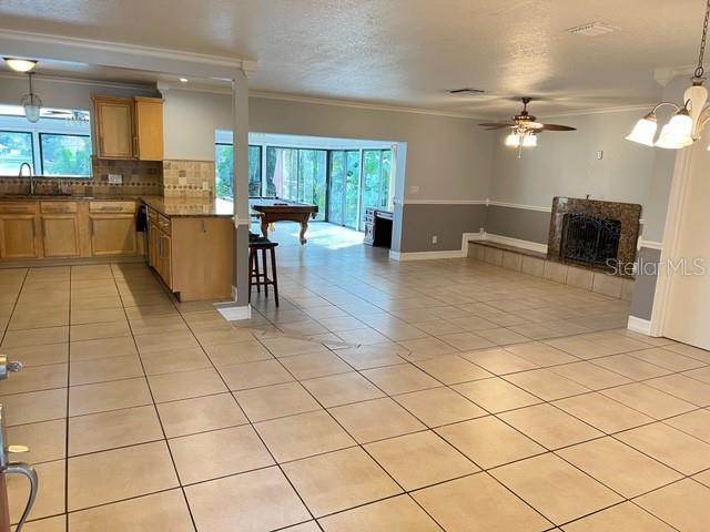 Building Photo - 2615 S Crystal Lake Dr