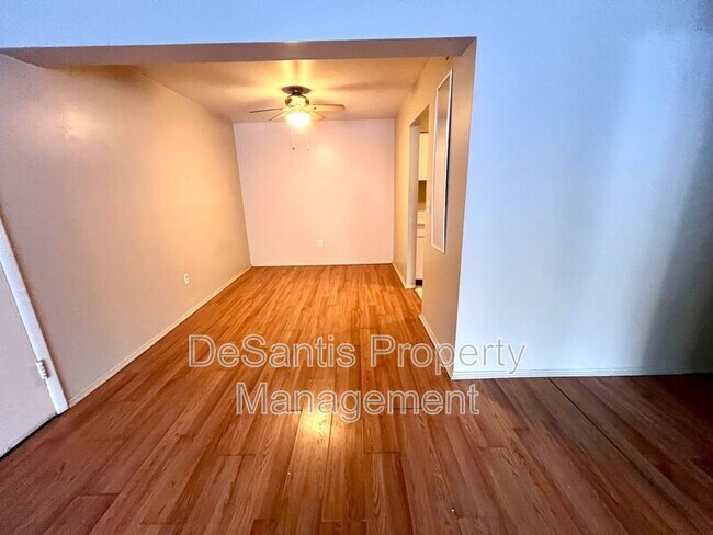 Building Photo - 4062 Sanlin Dr