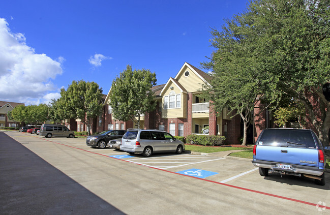 The Remington Apartments Pearland