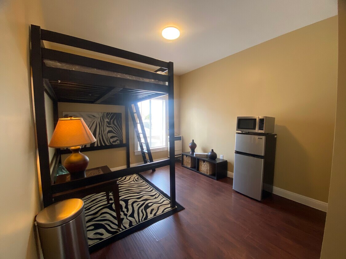 739 Garland Ave - Apartments in Los Angeles, CA | Westside Rentals