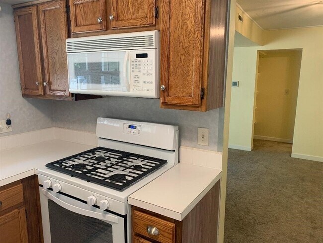 Building Photo - 906 Edgebrook Dr