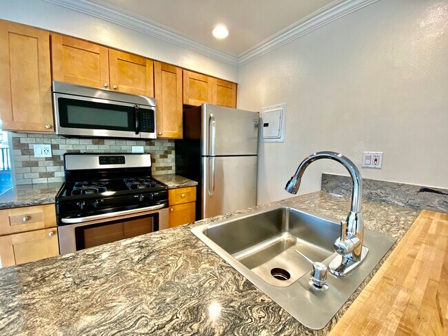 Foto del edificio - 838 Cypress Ave