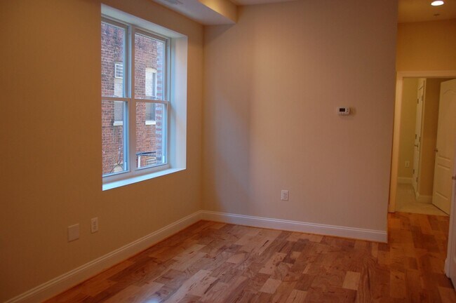 Foto del edificio - 1319 Park Rd NW