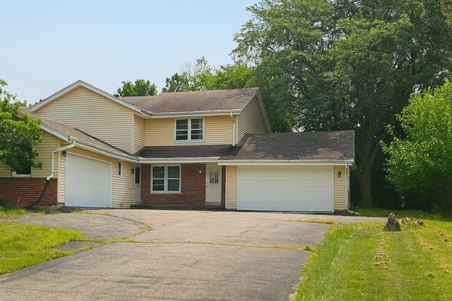 Building Photo - 16515 Dane Ct E