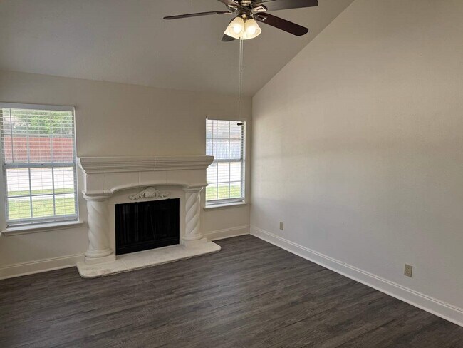 Foto del edificio - 7509 Creekfall Dr