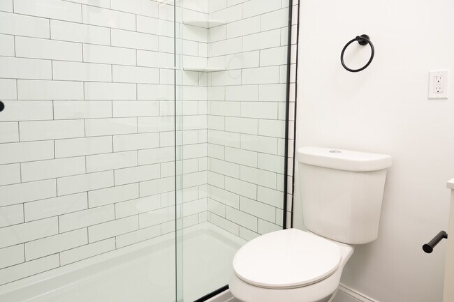 2 Bedroom Model 1U Primary Bath - The Regency on Elm