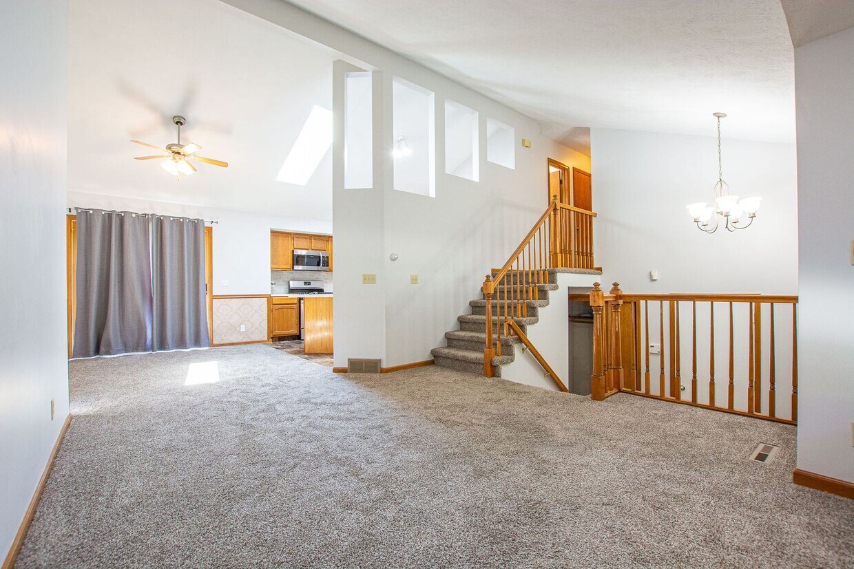 Foto principal - Unique 3 Bedroom / 2 Bath with Washer/Drye...