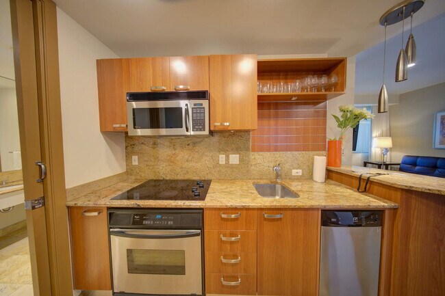 Building Photo - 1395 Brickell Ave