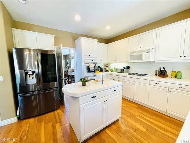 Building Photo - 4 br, 3 bath House - 27735 Rosebud Way