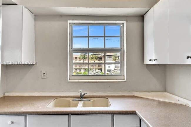 Building Photo - 1451 NE 170th St