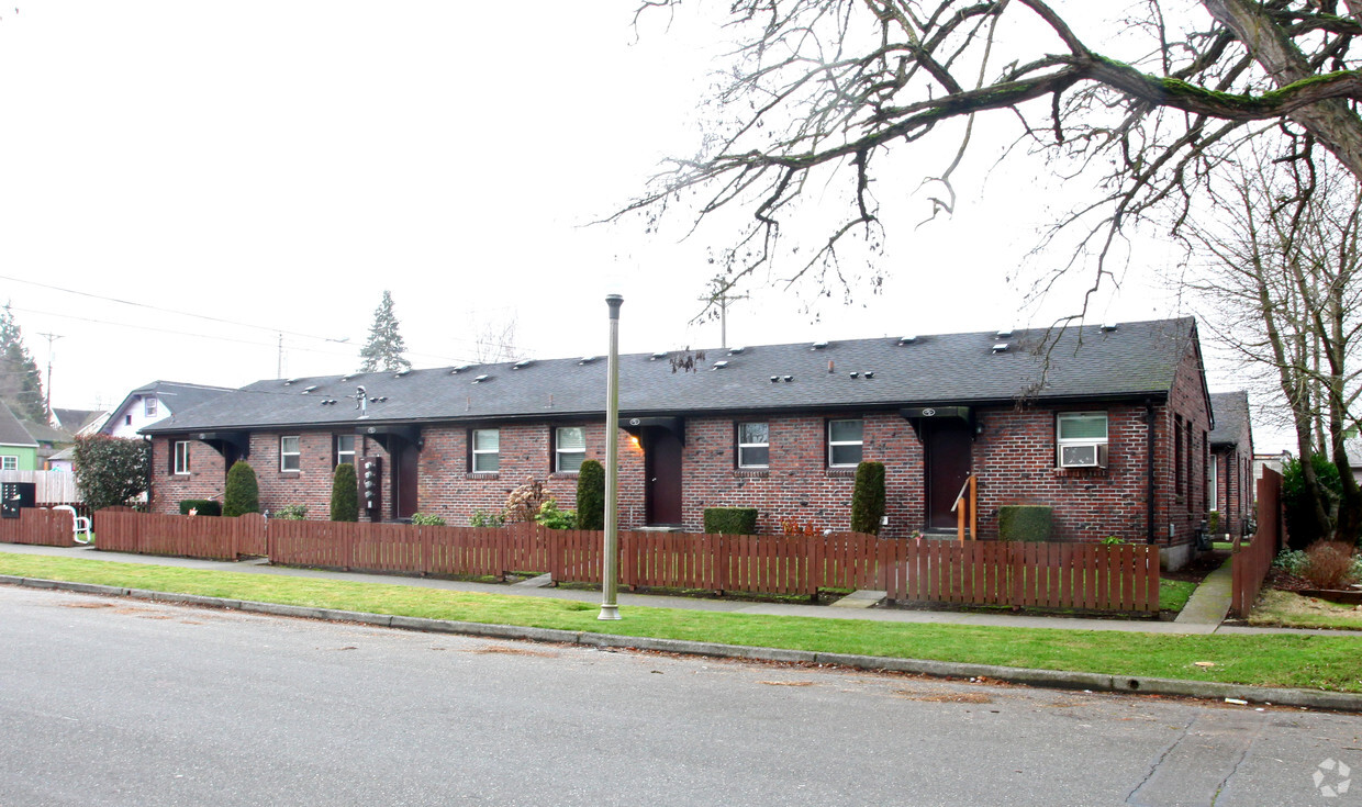 Building Photo - Hamilton Court