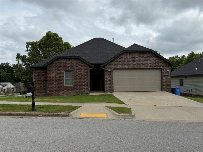 Building Photo - 2055 E Peppervine Dr