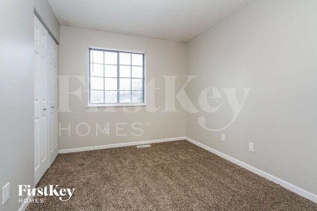 Building Photo - 104 Meadow Creek S Dr