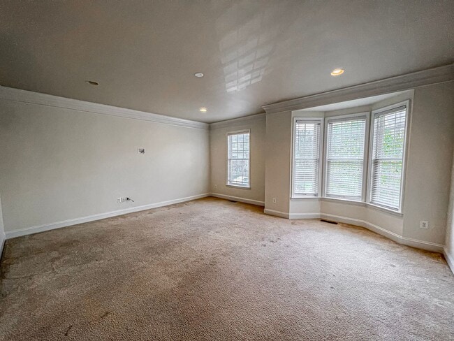 Building Photo - Huge 3 Bedroom 2.5 Bathroom Brick Townhome...