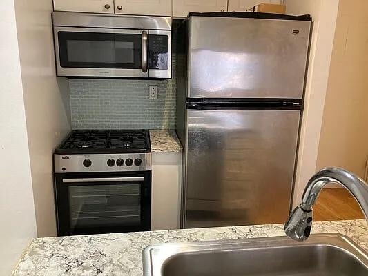 Building Photo - 350 W 50th St