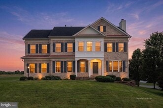Building Photo - 29 Pathfinder Ct