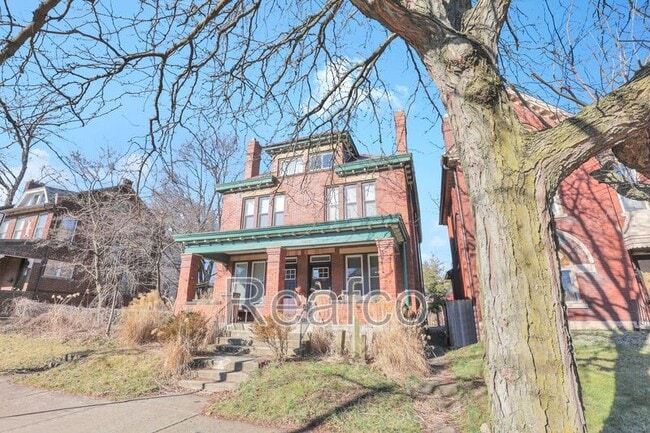 Building Photo - 1458 Bryden Rd
