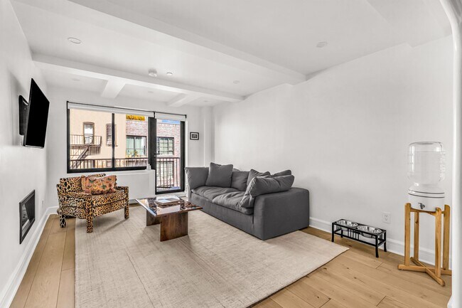 Foto del edificio - 533 E 12th St